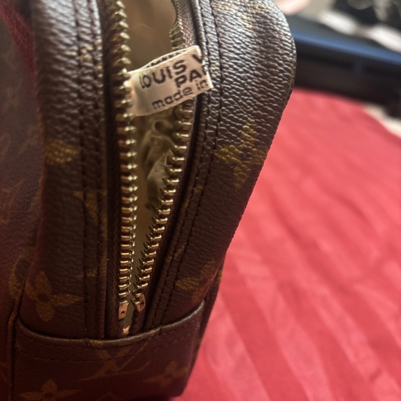 Louis Vuitton toiletry bag - Picture 4 of 6